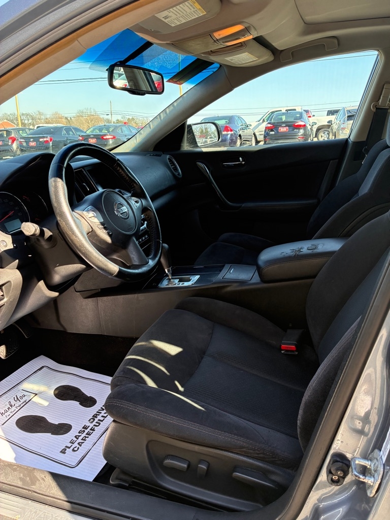 Nissan Maxima  2011