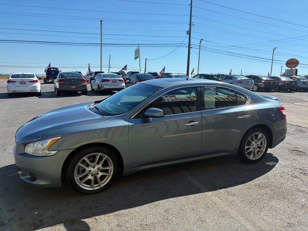 Nissan Maxima  2011