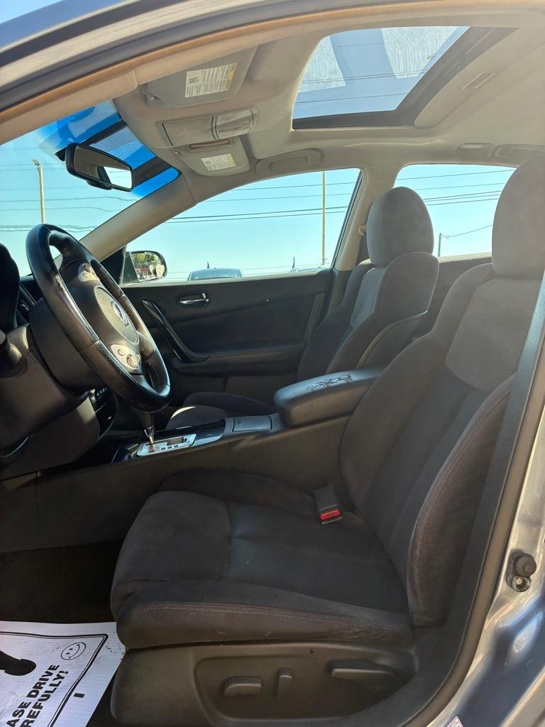 Nissan Maxima  2011