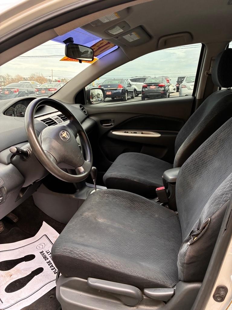 Toyota Yaris Base 2008