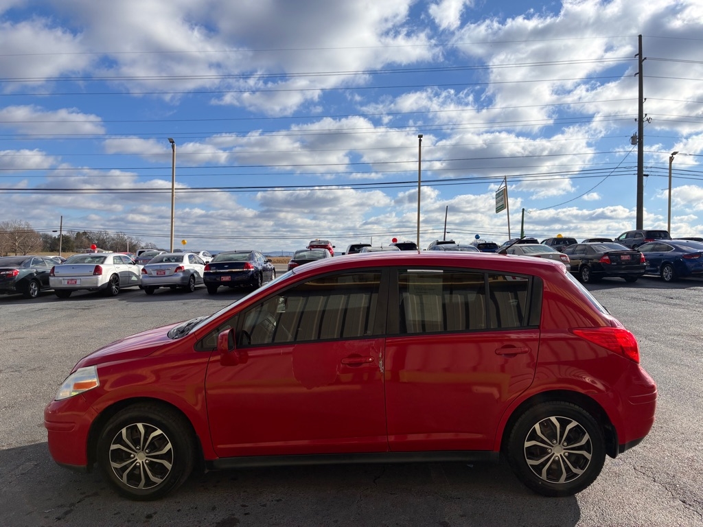 Nissan Versa S 2010