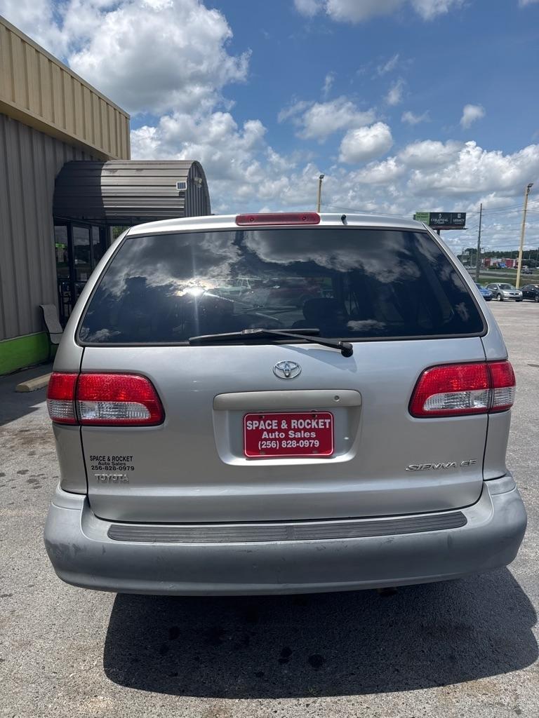 Toyota Sienna  2001