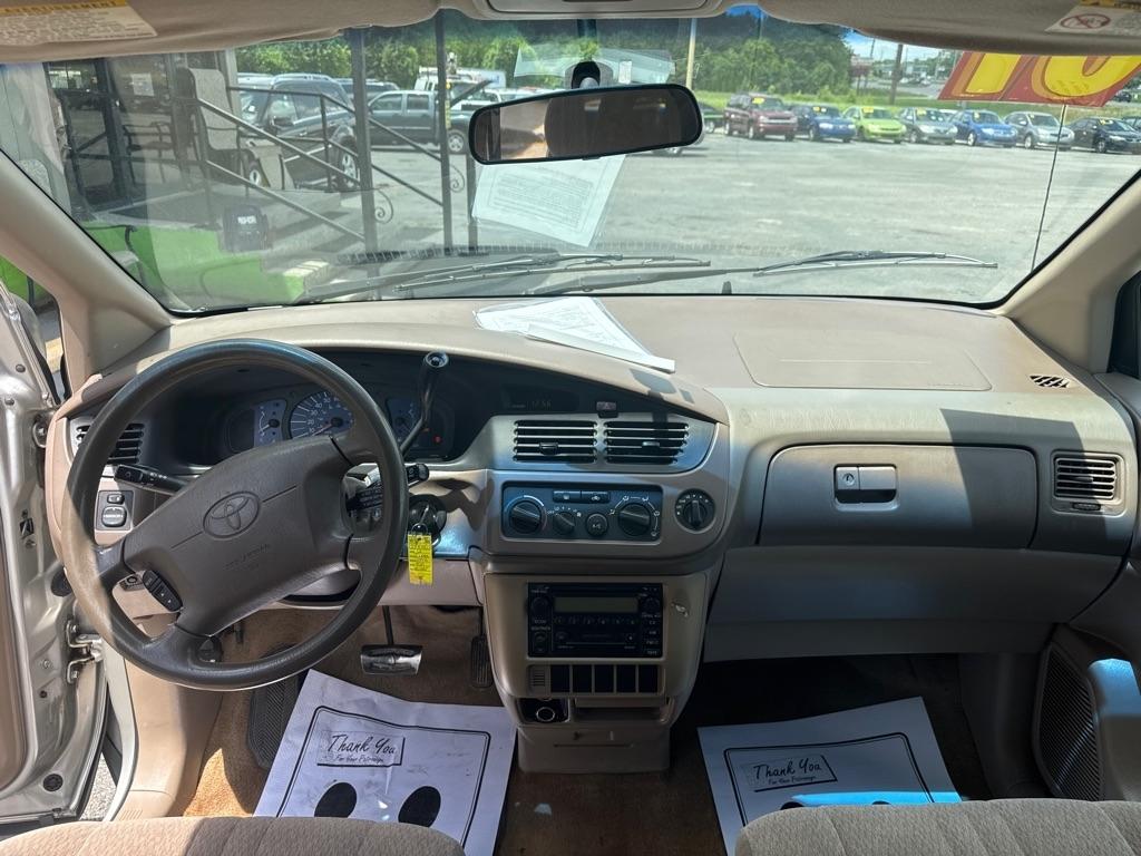 Toyota Sienna  2001