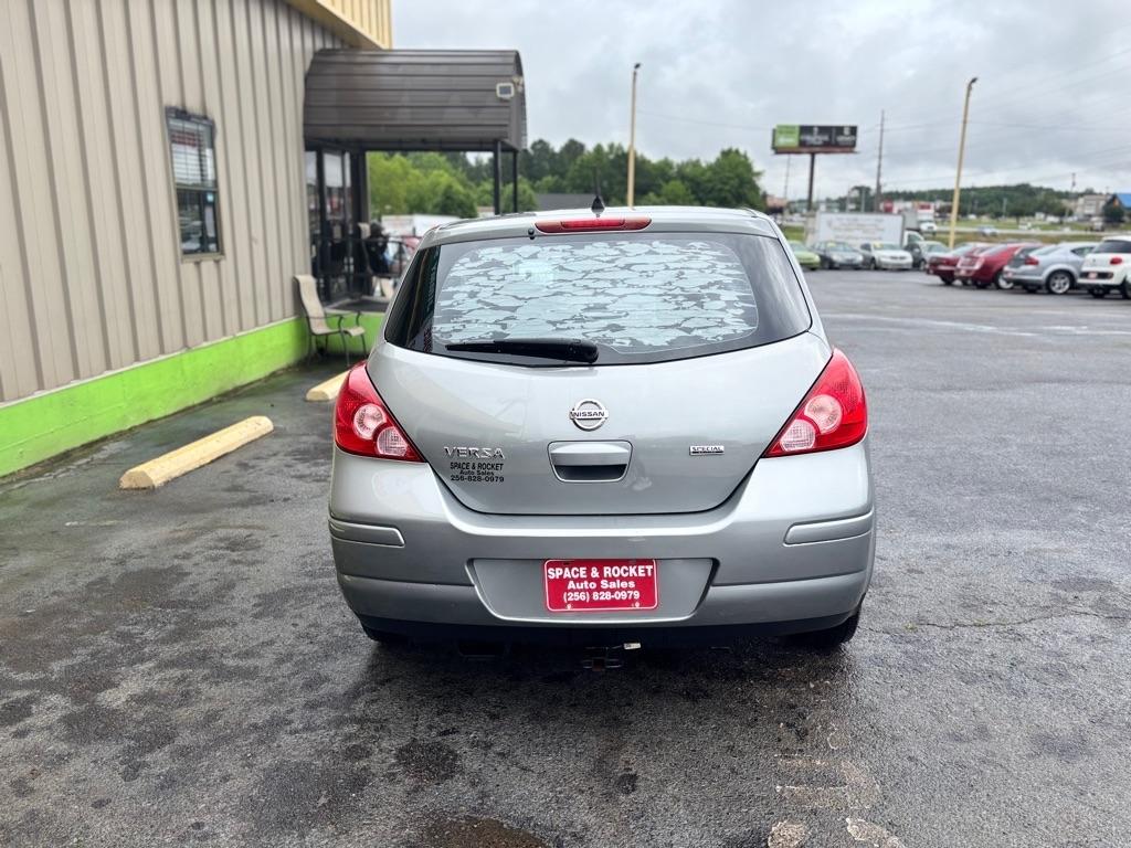 Nissan Versa  2012