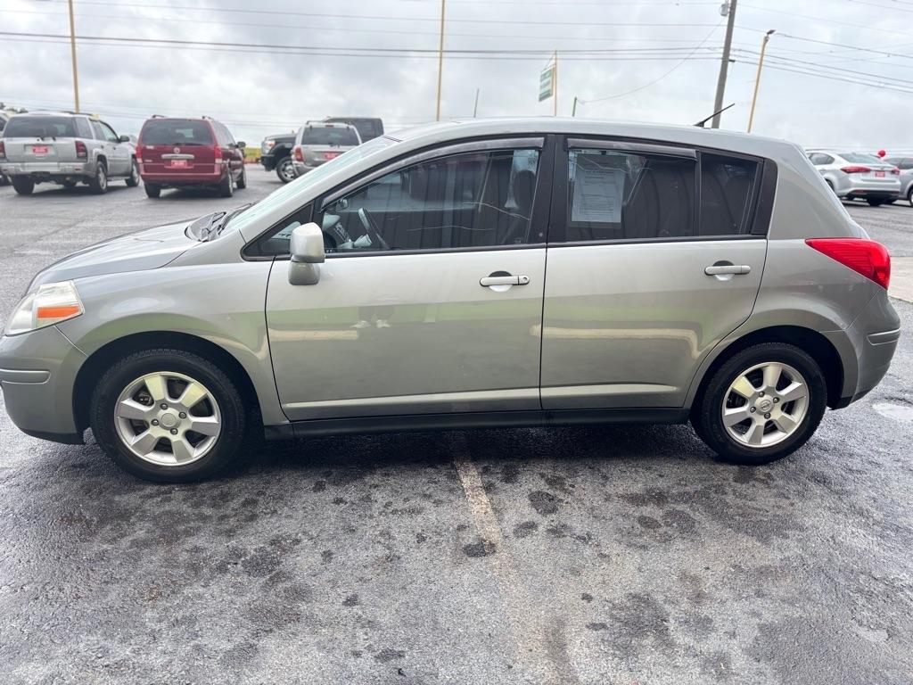 Nissan Versa  2012