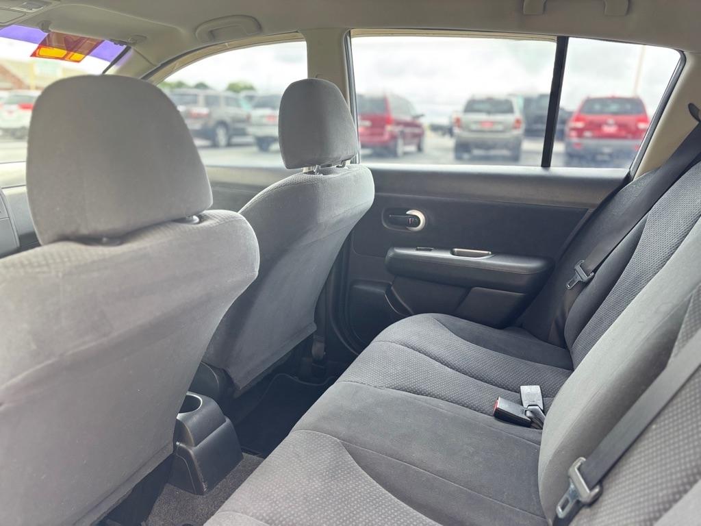 Nissan Versa  2012