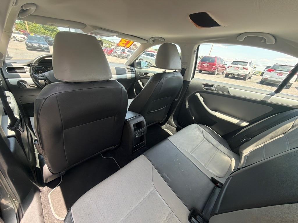 Volkswagen Jetta Hybrid  2013