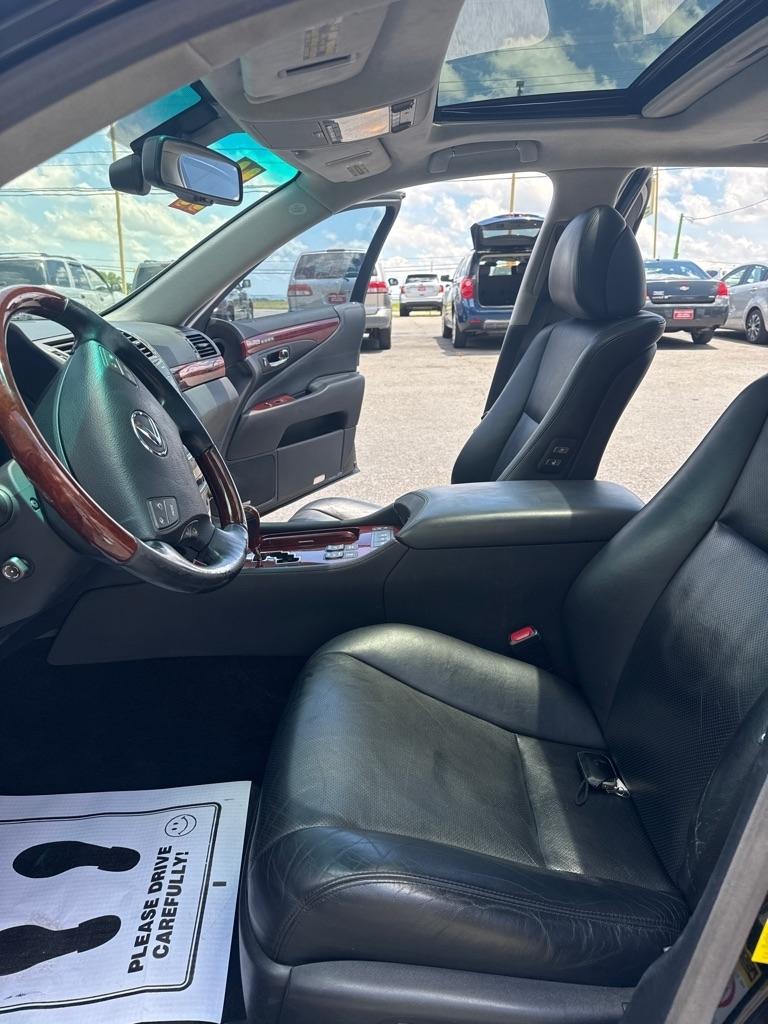 Lexus LS 460  2011