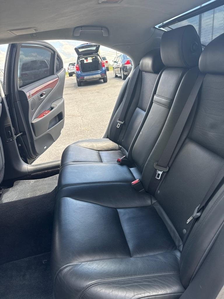 Lexus LS 460  2011