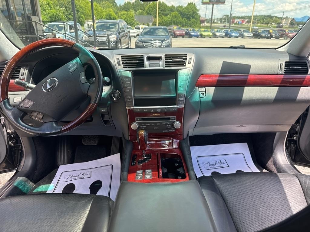 Lexus LS 460  2011