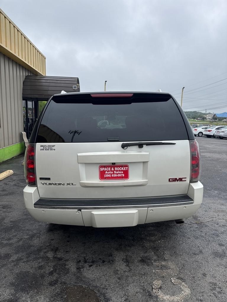 GMC Yukon Denali  2011
