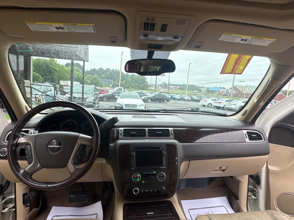 GMC Yukon Denali  2011