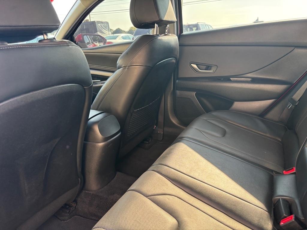 Hyundai Elantra  2023