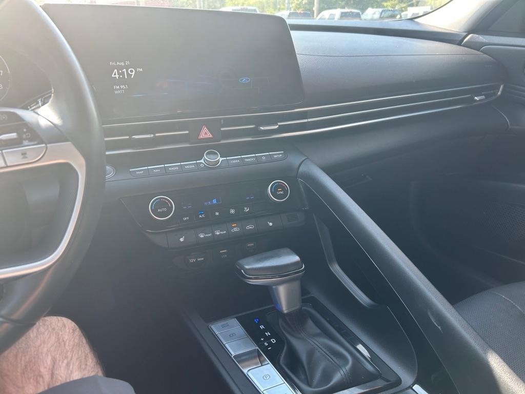 Hyundai Elantra  2023
