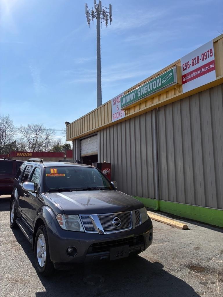 Nissan Pathfinder S 2011