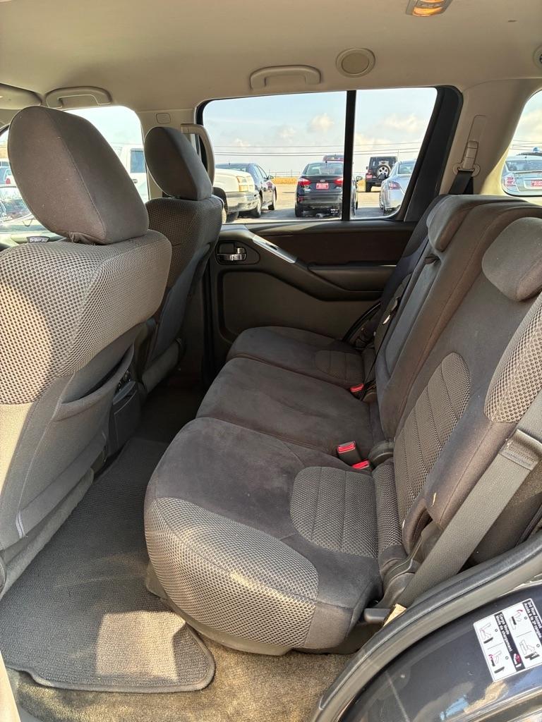 Nissan Pathfinder S 2011