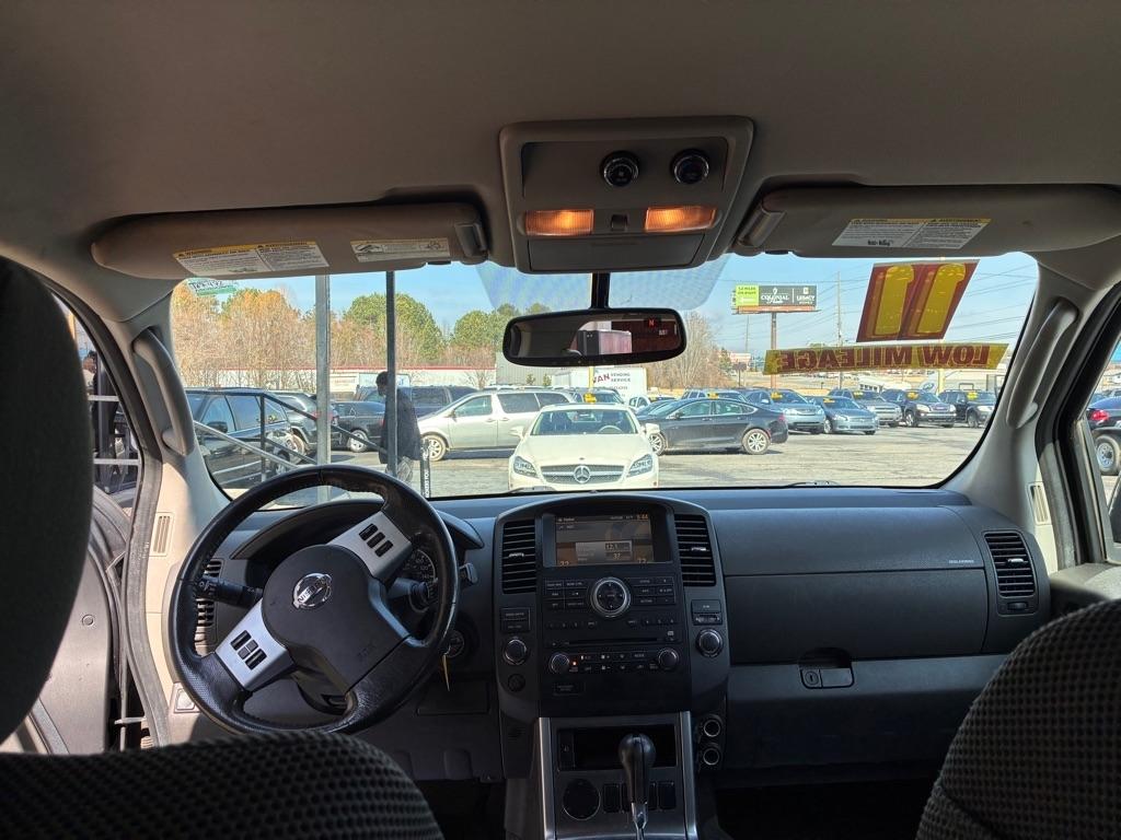 Nissan Pathfinder S 2011