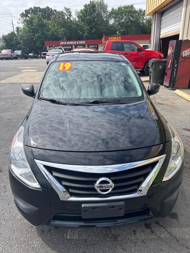 Nissan Versa  2019