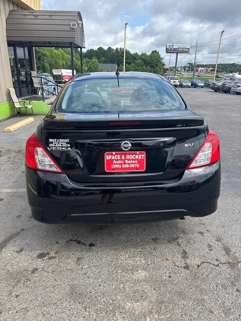 Nissan Versa  2019