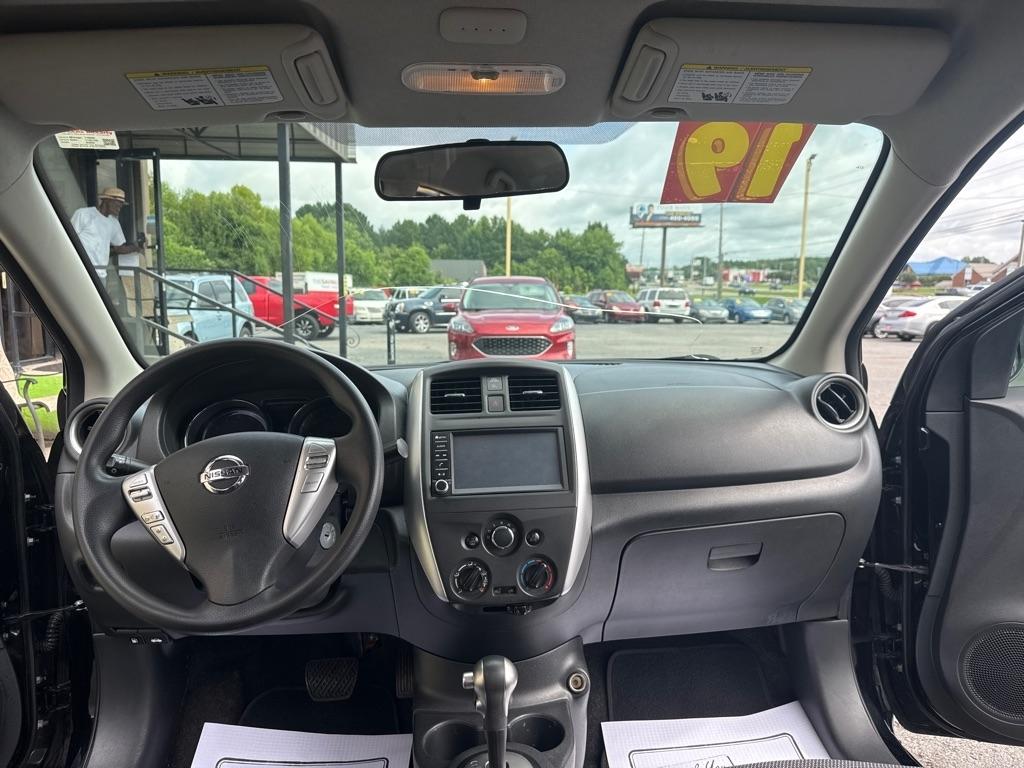 Nissan Versa  2019