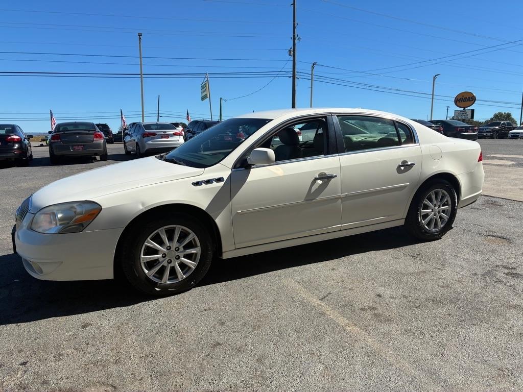 Buick Lucerne  2011