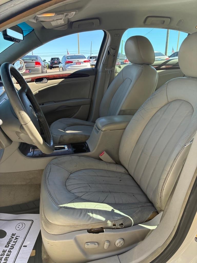 Buick Lucerne  2011