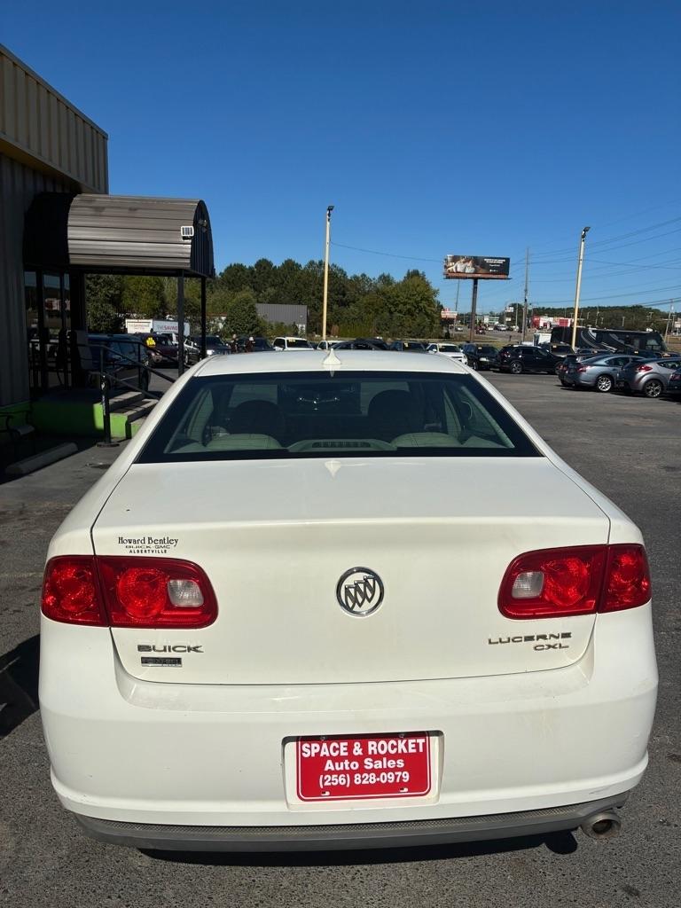 Buick Lucerne  2011