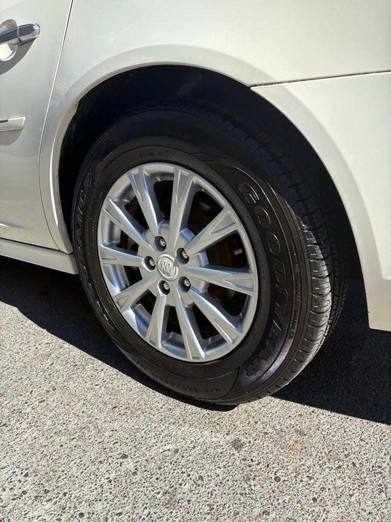 Buick Lucerne  2011