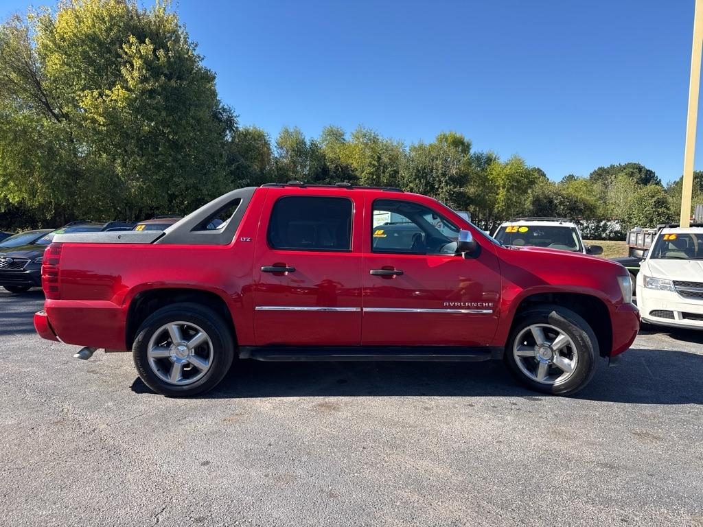 Chevrolet Avalanche  2011