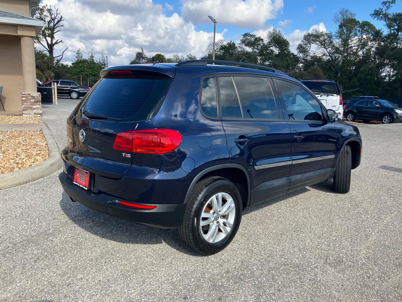 Volkswagen Tiguan S 2016