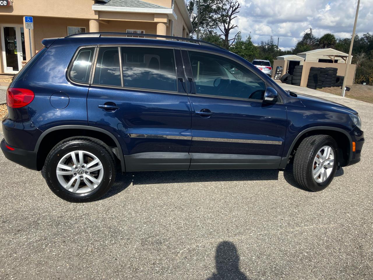 Volkswagen Tiguan S 2016