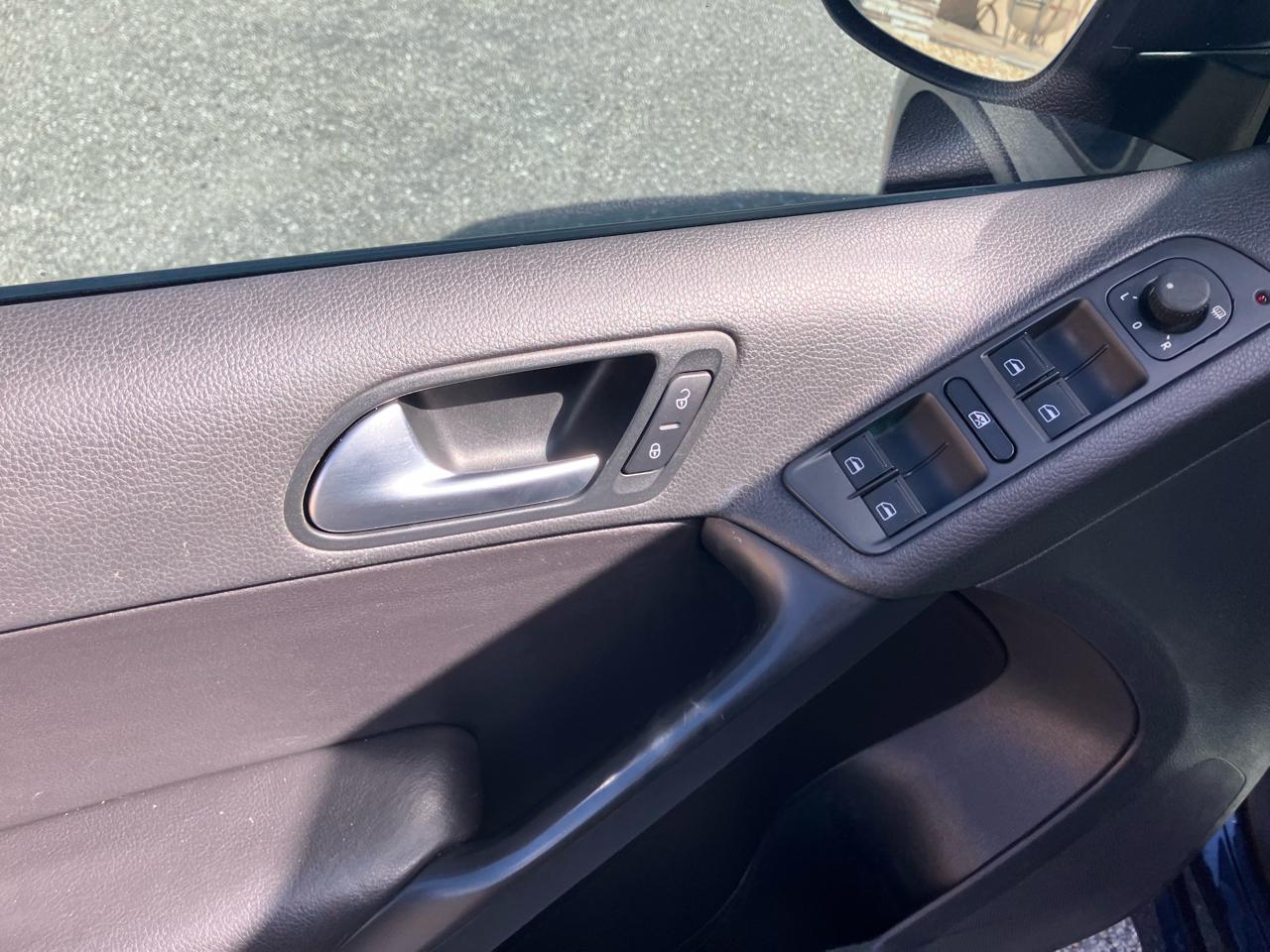 Volkswagen Tiguan S 2016