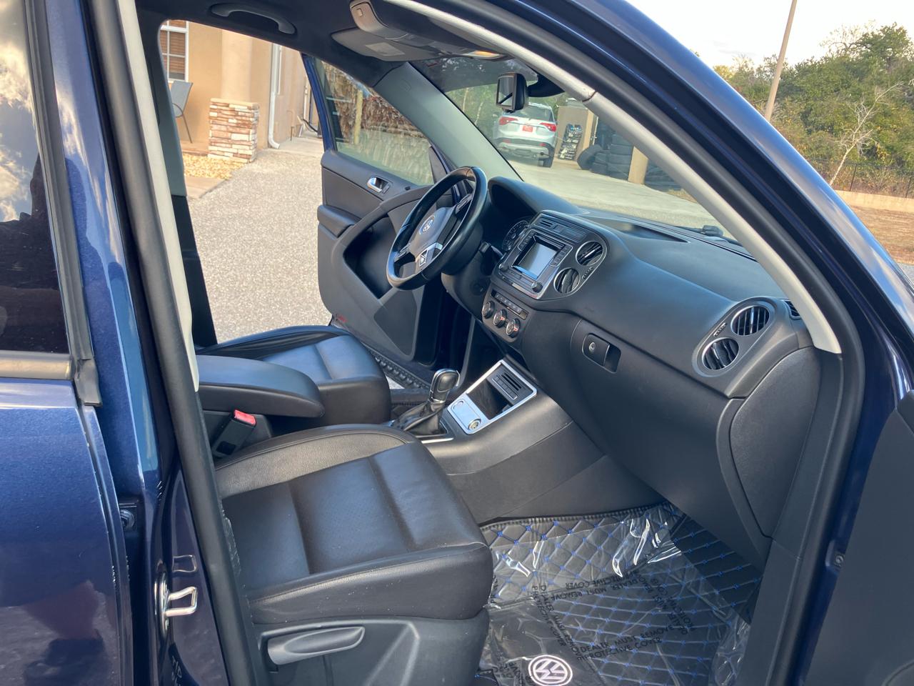 Volkswagen Tiguan S 2016