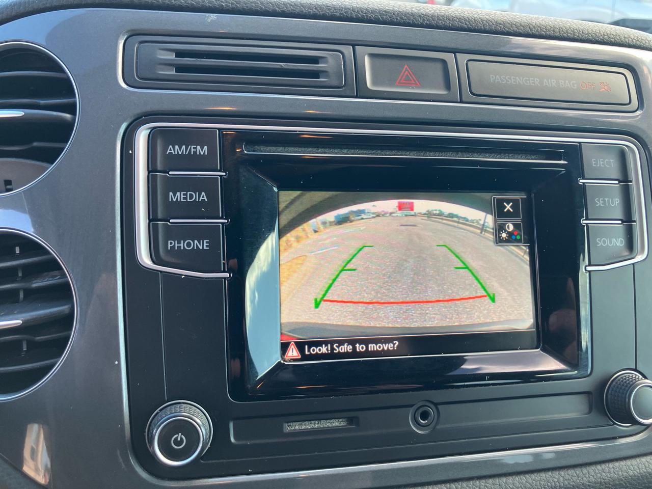 Volkswagen Tiguan S 2016