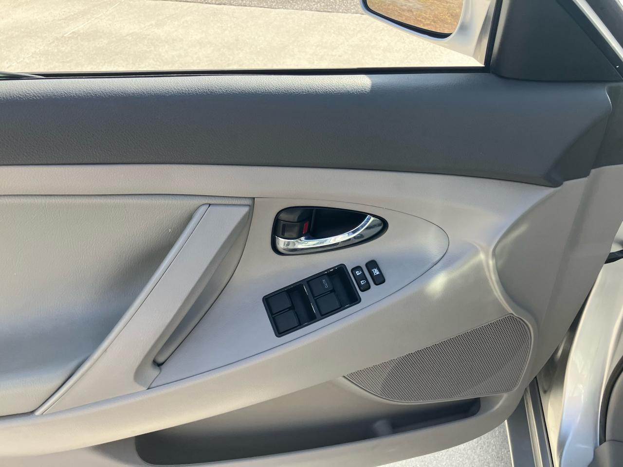 Toyota Camry SE 5-Spd AT 2009