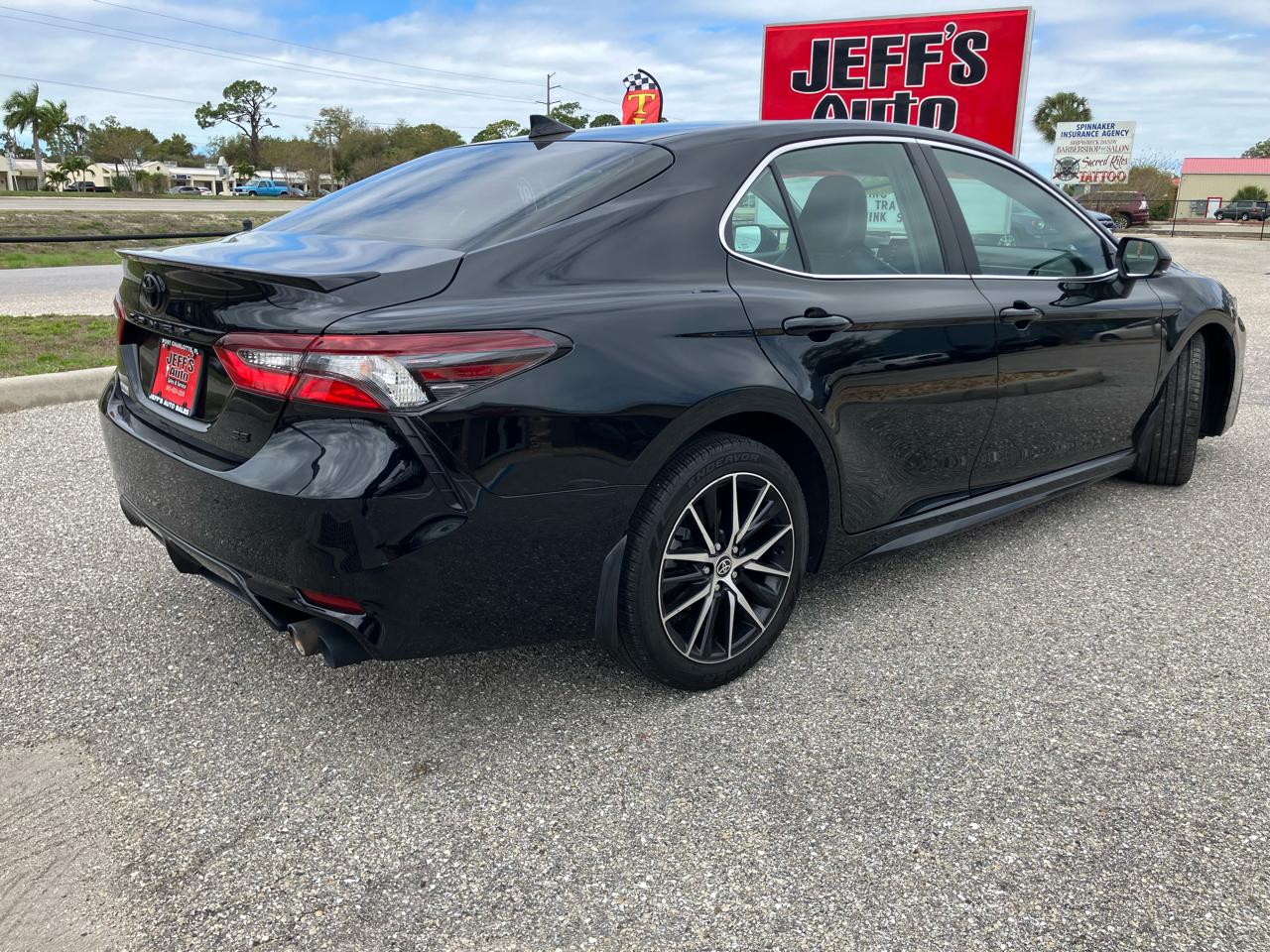 Toyota Camry SE 2024