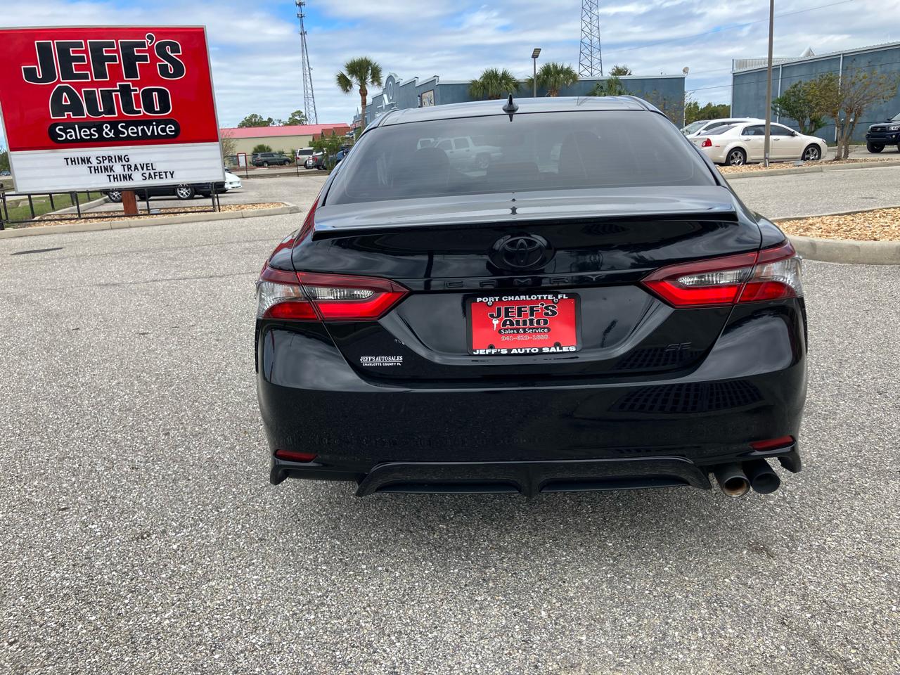 Toyota Camry SE 2024