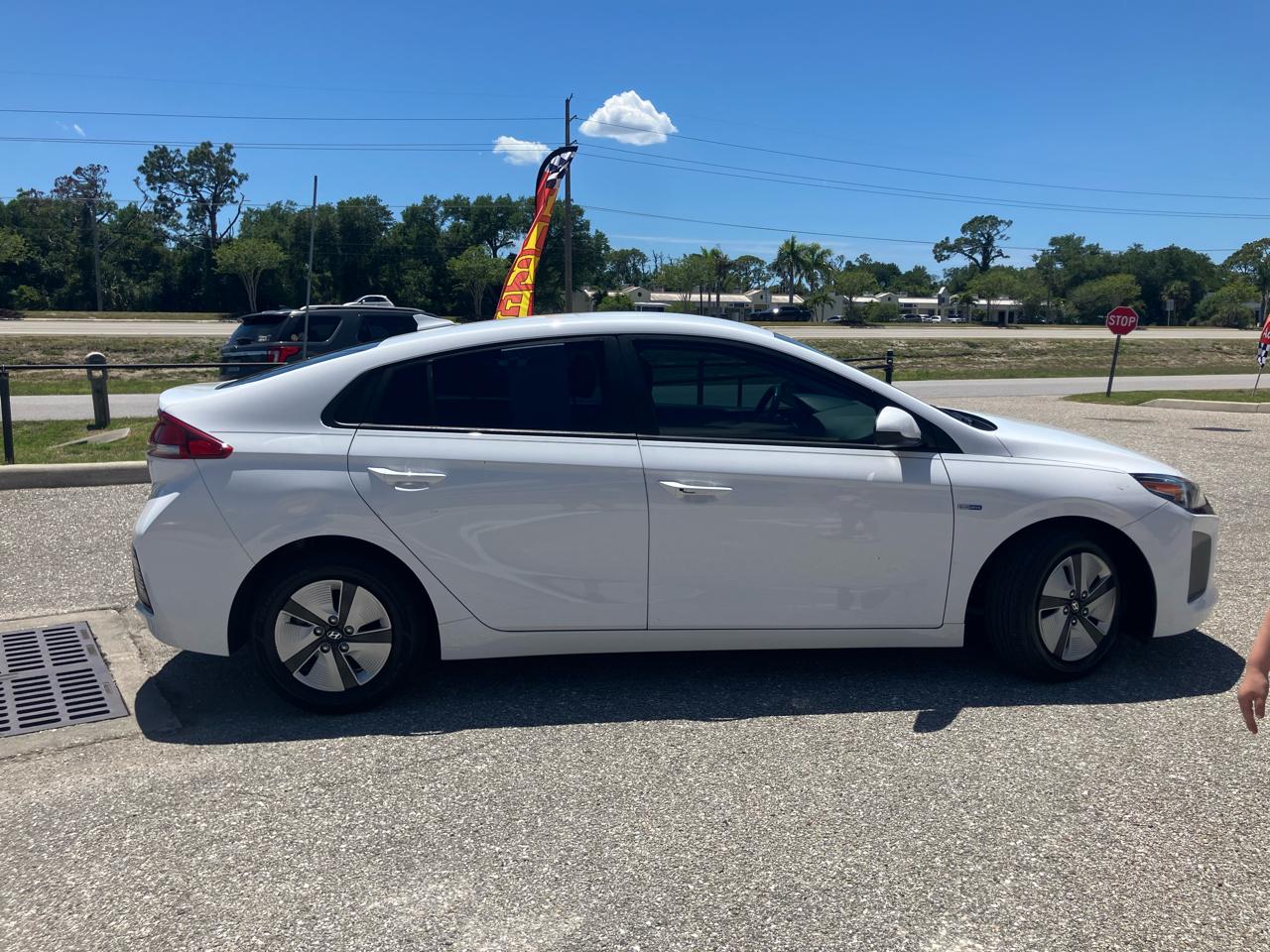 Hyundai Ioniq Hybrid Blue 2019