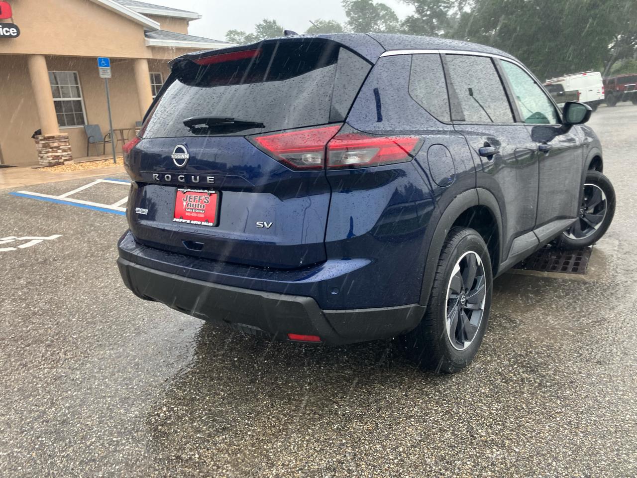 2024 Nissan Rogue SV - Photo 6