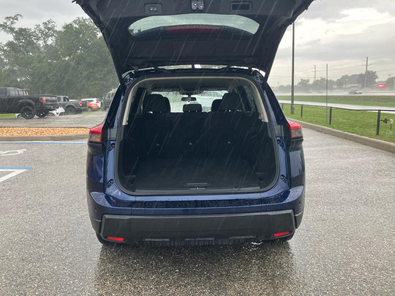 2024 Nissan Rogue SV - Photo 17