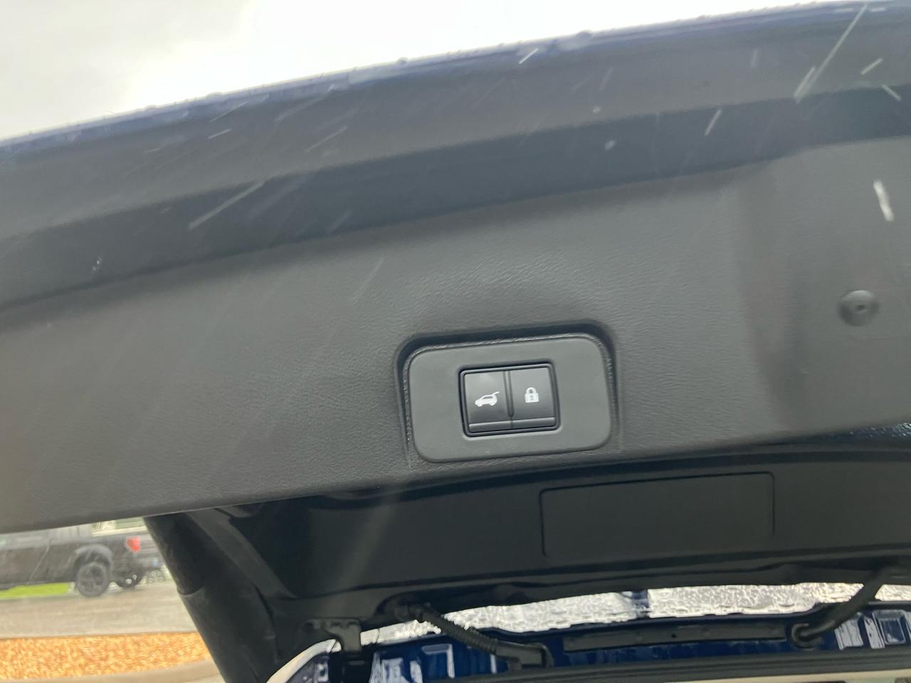 2024 Nissan Rogue SV - Photo 18