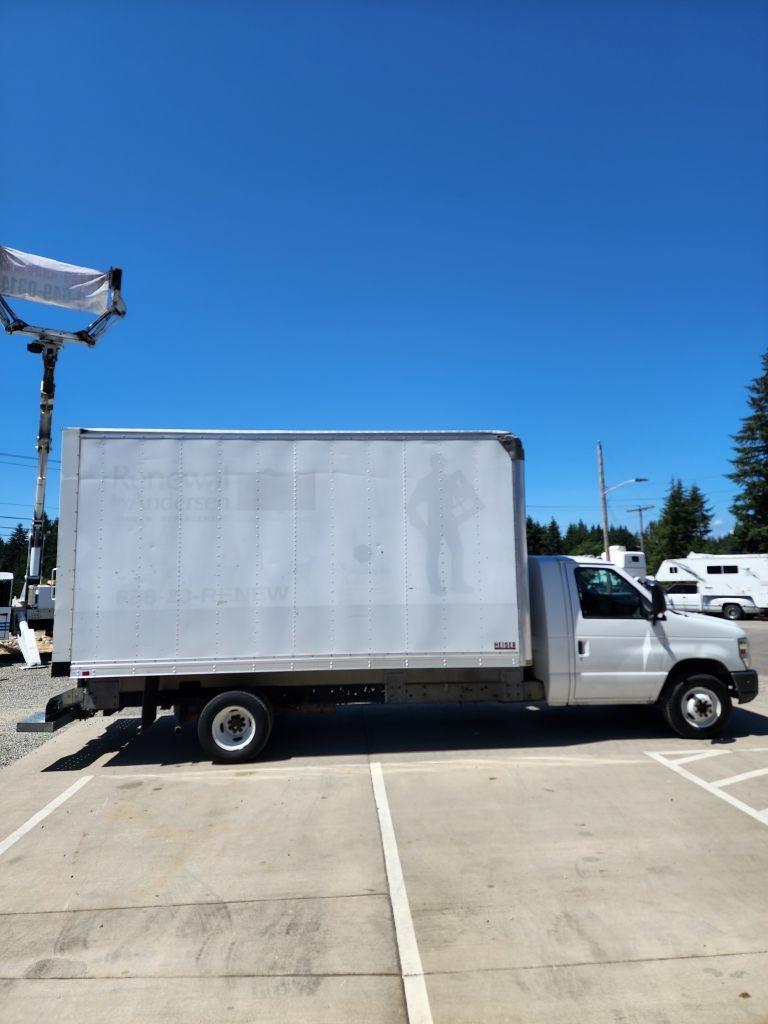 2011 Ford Econoline - Photo 6