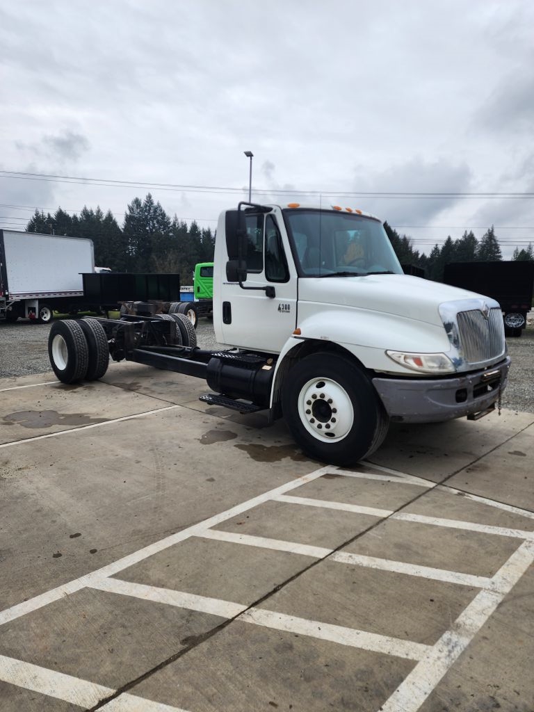 International 4300  2004