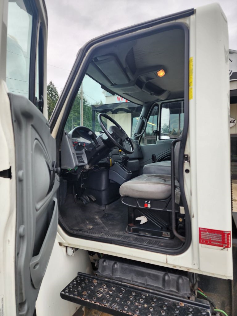 International 4300  2004