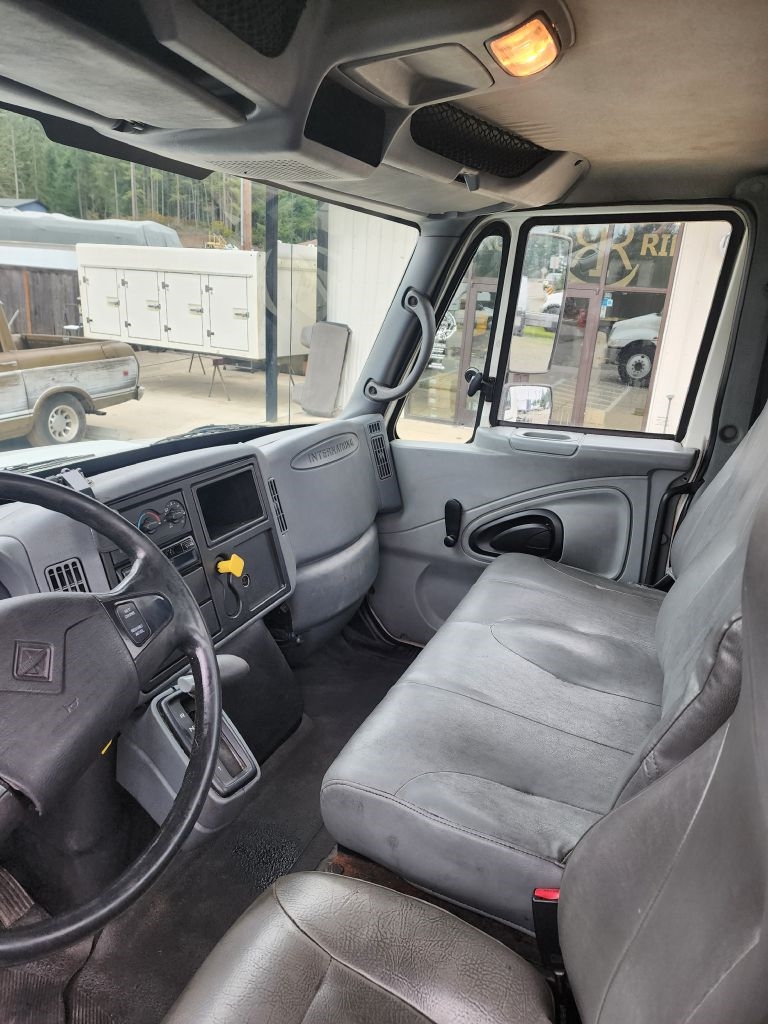 International 4300  2004