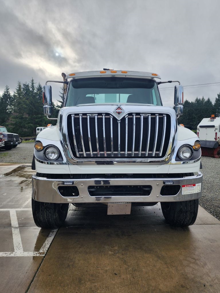 International 7400  2013