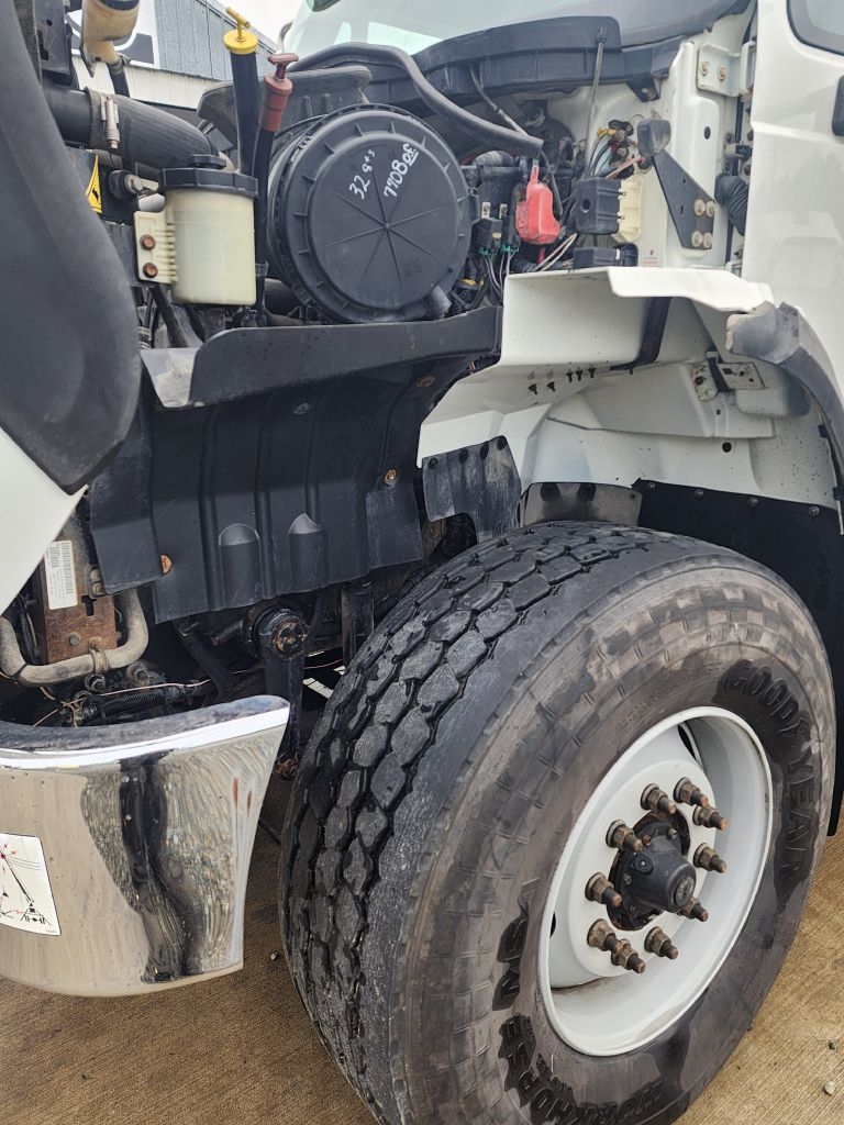 International 7400  2013