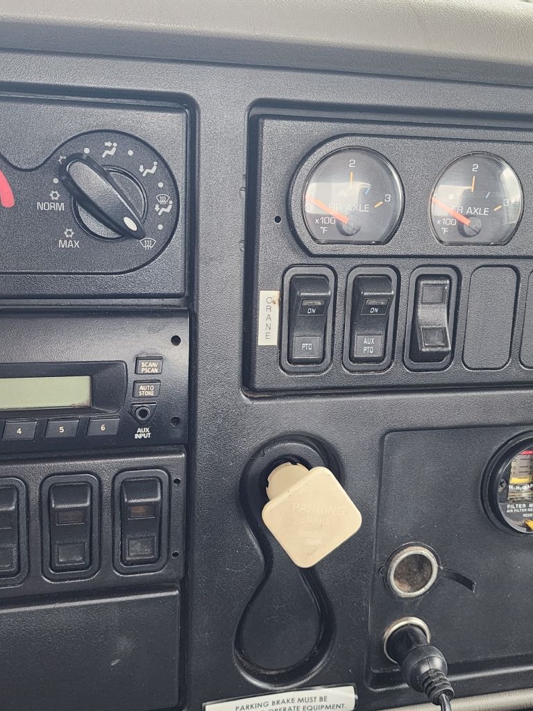 International 7400  2013