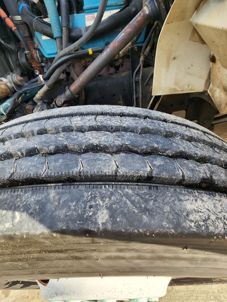 International 4700  1999