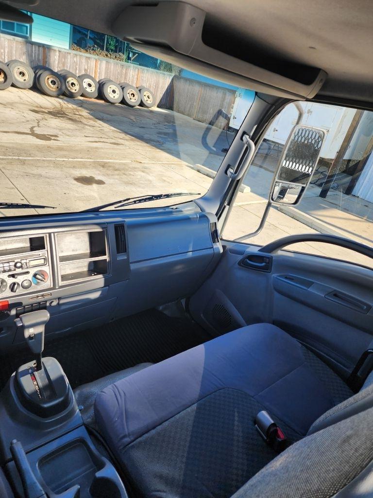 Isuzu NPR  2013
